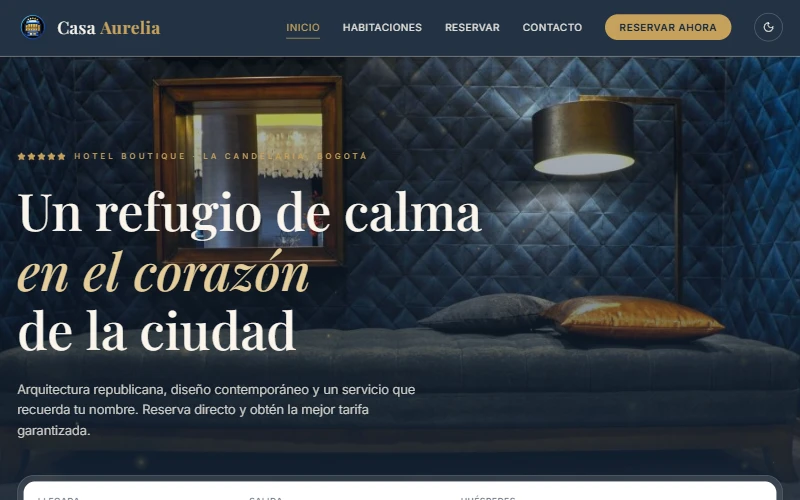 Home page of the Hotel Casa Aurelia demo with the headline “Un refugio de calma en el corazón de la ciudad” (A haven of calm in the heart of the city) and the date search